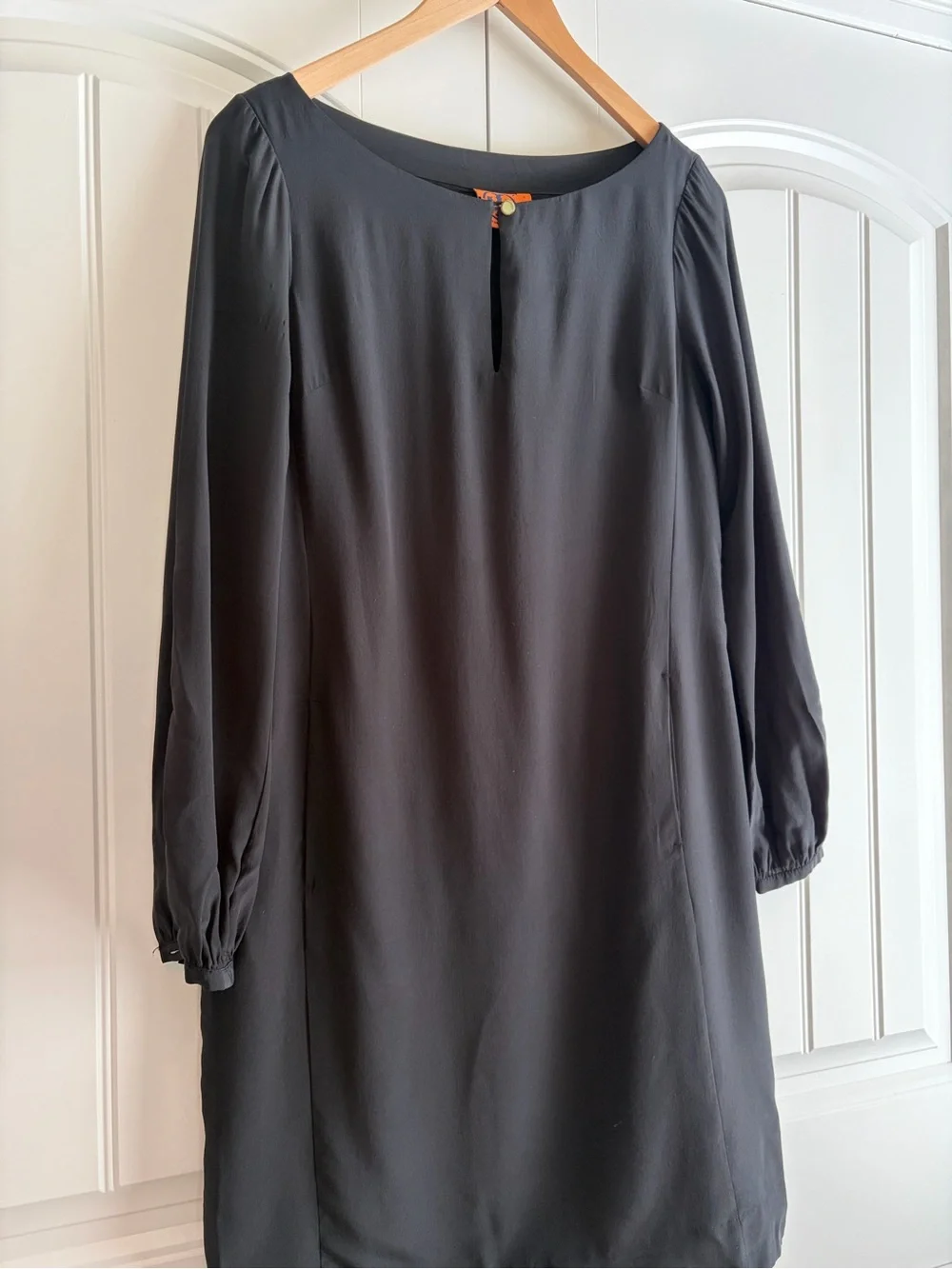 Tory Burch 100% Silk Black Dress‎ Long Sleeve Keyhole Neckline Belted Size 8